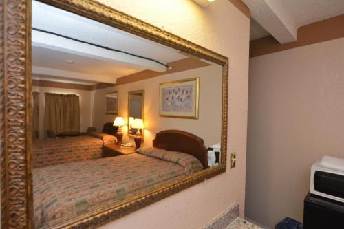 Newcastle Motel - photo 11