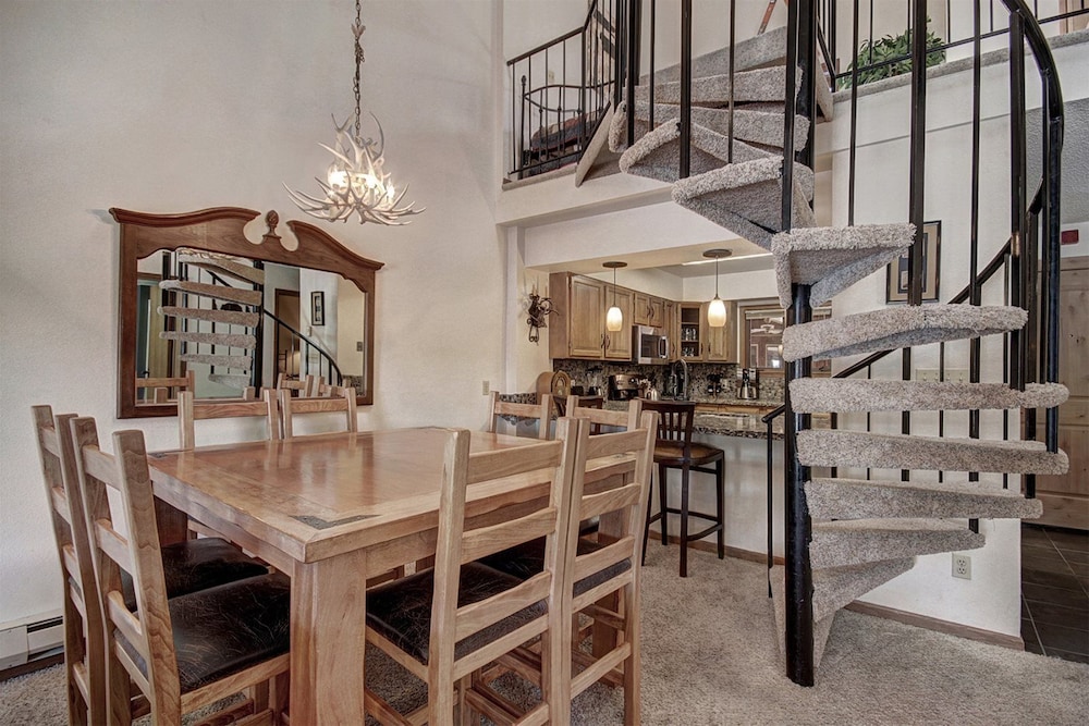 3Bd_Atrium_302 — 4-Star Luxury Hotel in Breckenridge, United States