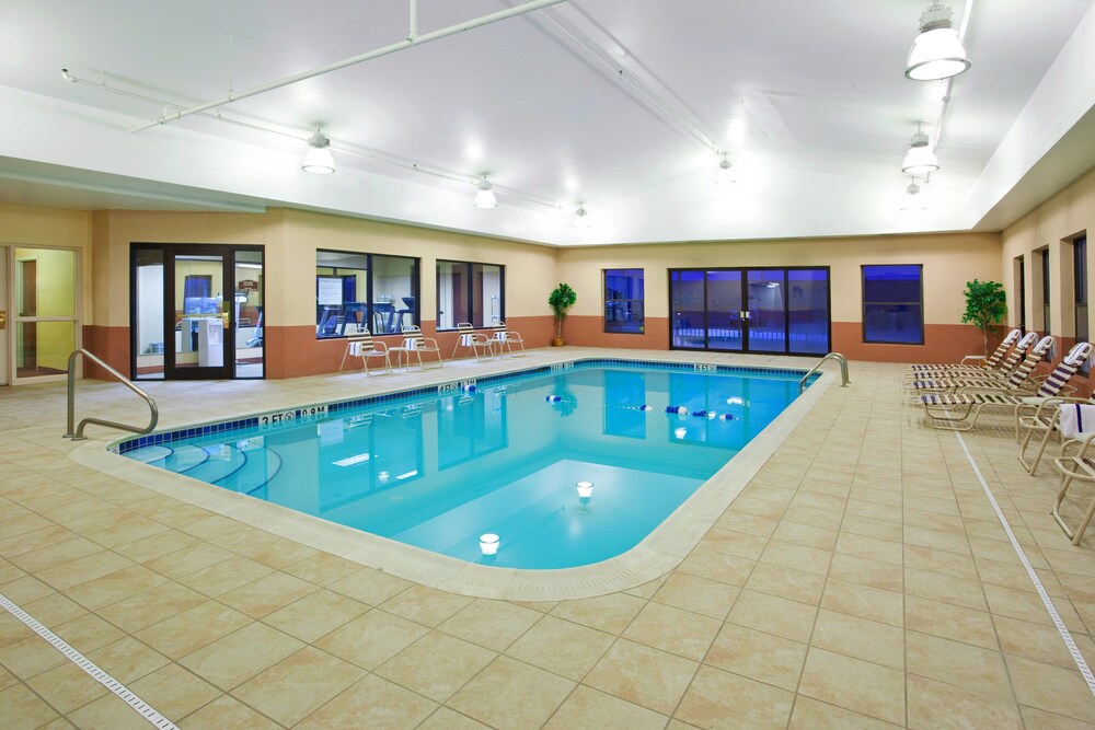 Holiday Inn Express Hotel & Suites Cleveland Streetsboro by IHG - photo 16