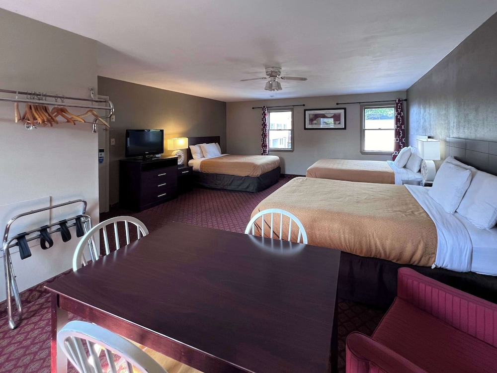 Rodeway Inn & Suites Hershey Chocolate Avenue - photo 41