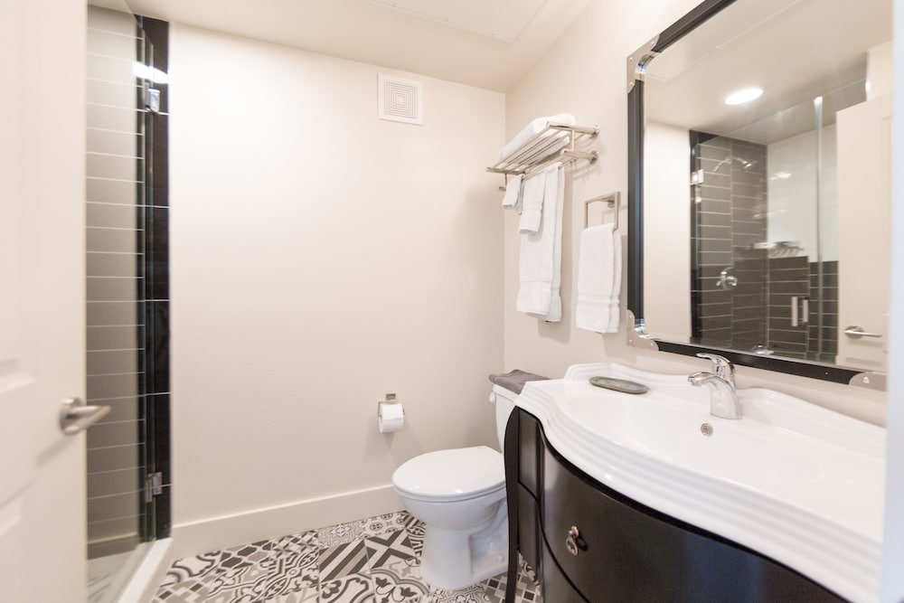 Bishop Arts Hotel by Qresorts. - photo 61