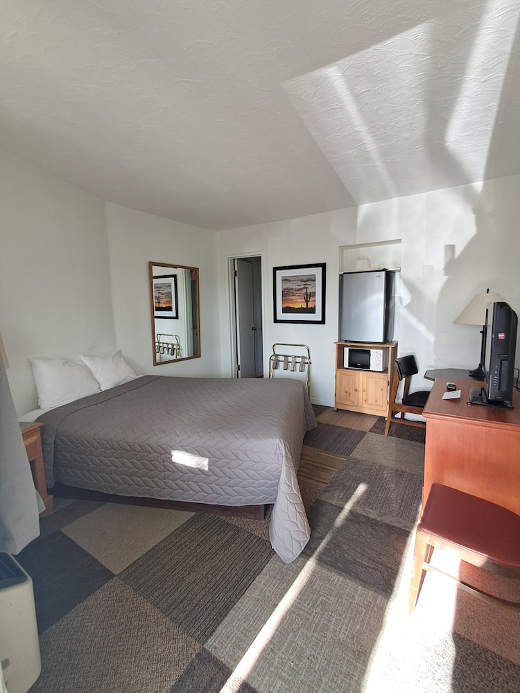 Southwest Motel - photo 10