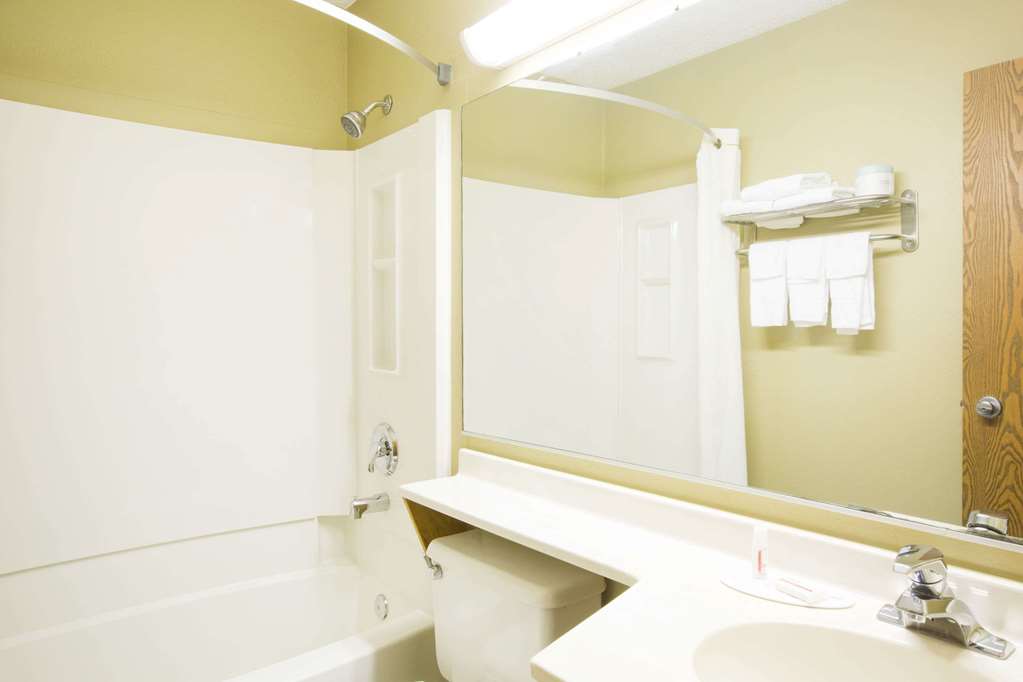 Super 8 by Wyndham Beckley - photo 4