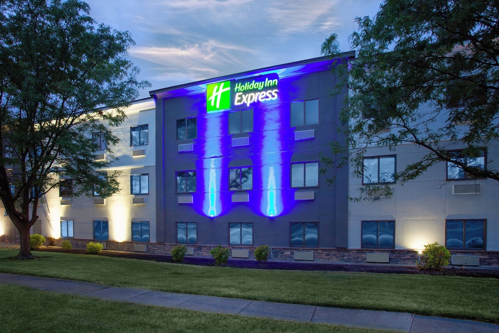 Holiday Inn Express Cleveland Airport Brookpark by IHG - photo 63