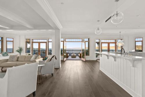 La Jolla Cove Oceanfront 5600SF 3BR Loft 5BA House best Villiage location walk everywhere — 4-Star Luxury Hotel in San Diego, United States