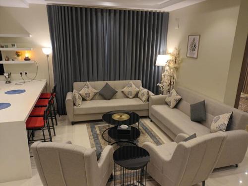 Alrawdah Luxury 3 Bedroom Apartment 5 Mins To Haram الروضة للشقق الفاخرة — 4-Star Luxury Hotel in Medina, Saudi Arabia