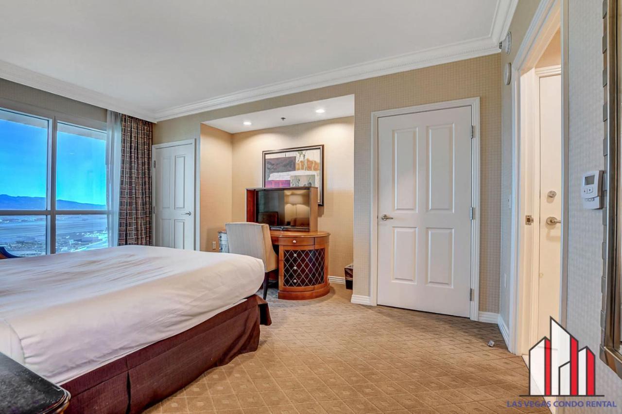 MGM Signature 37 814 1Br 2Ba F1 Pits View Balcony