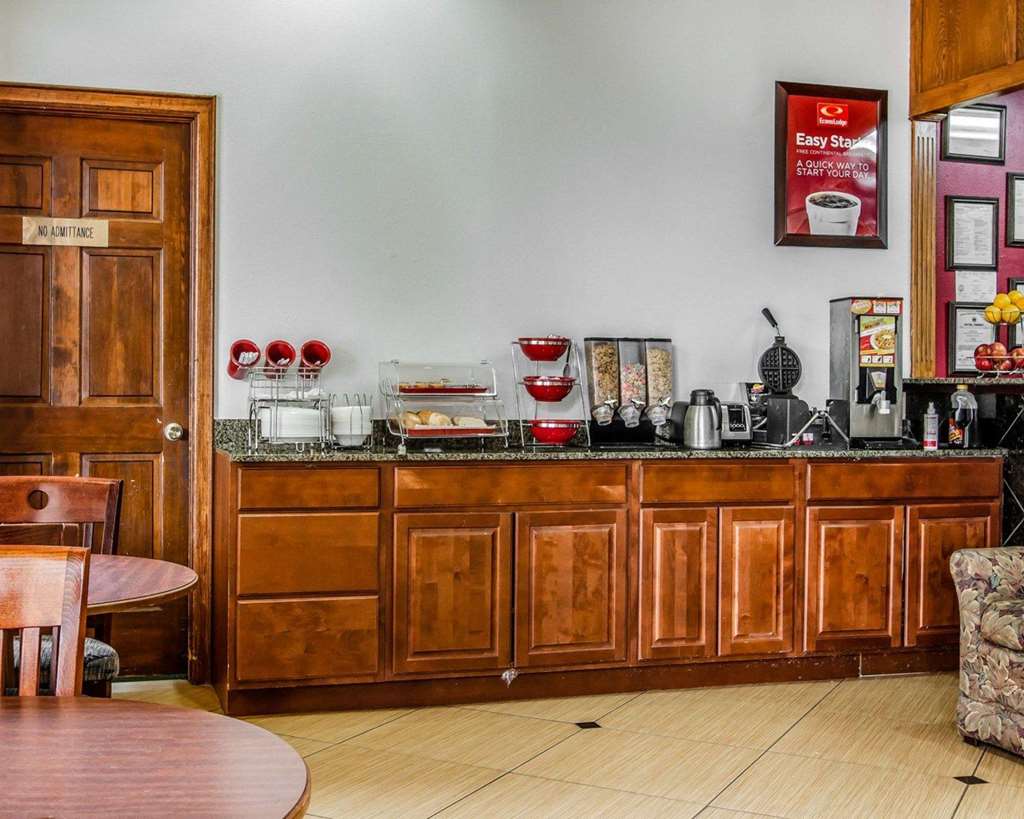 Econo Lodge Inn & Suites Enterprise - photo 25