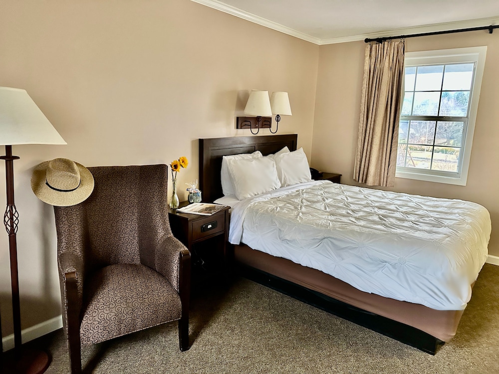 Blowing Rock Inn - photo 6