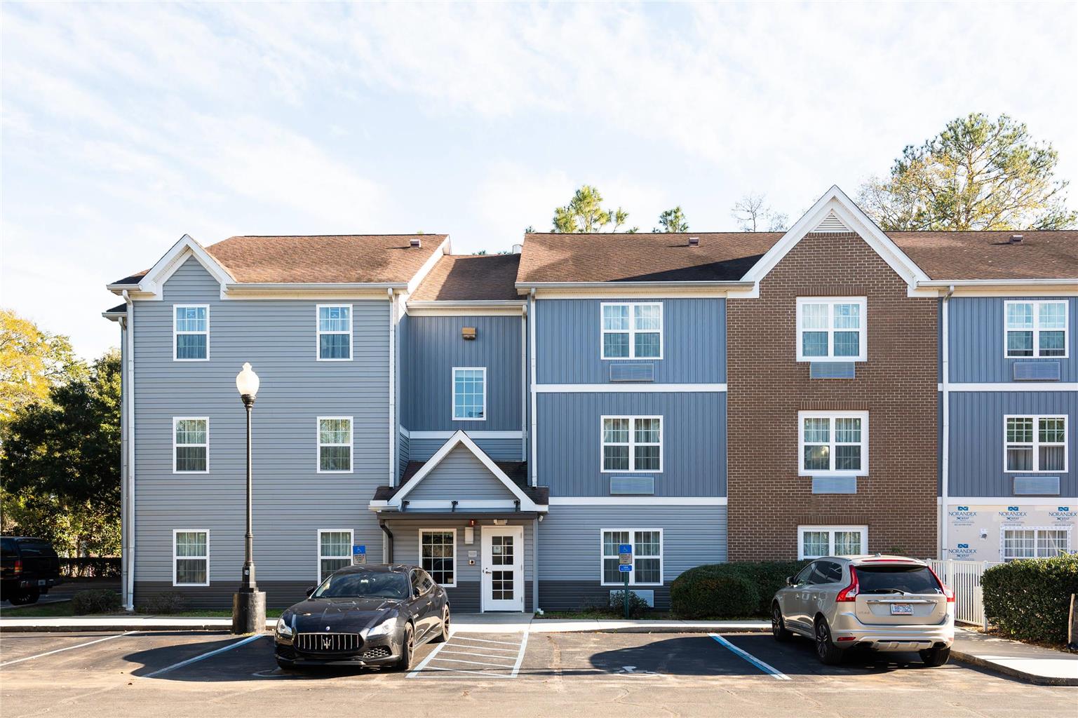 Alluxsuites at 1876 an Ascend Collection Hotel - photo 10