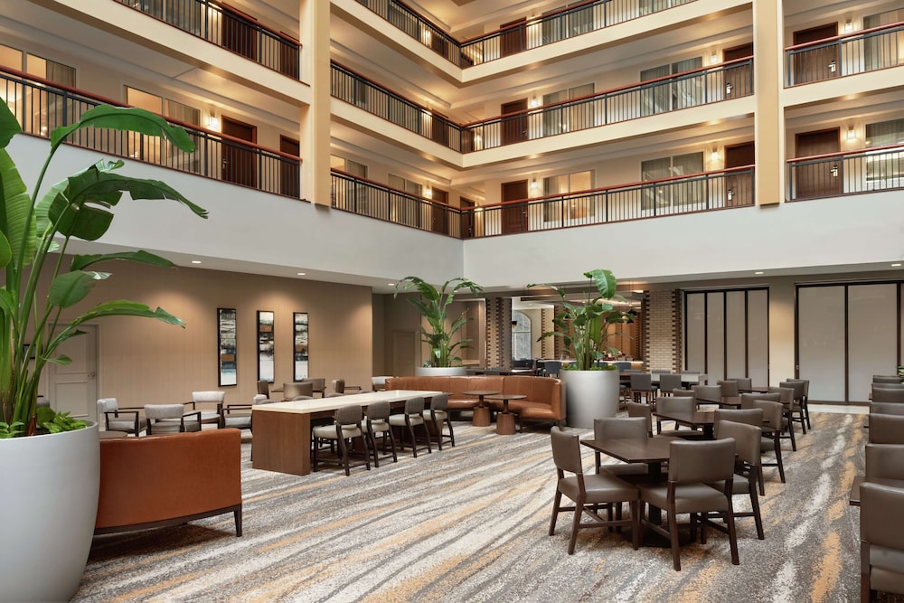 Embassy Suites by Hilton Cleveland Rockside - photo 2