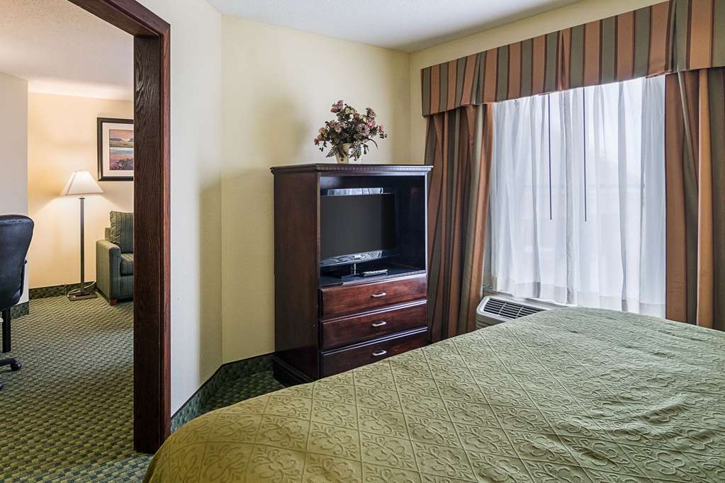 Quality Inn & Suites Harvey Chicago Southland - photo 16