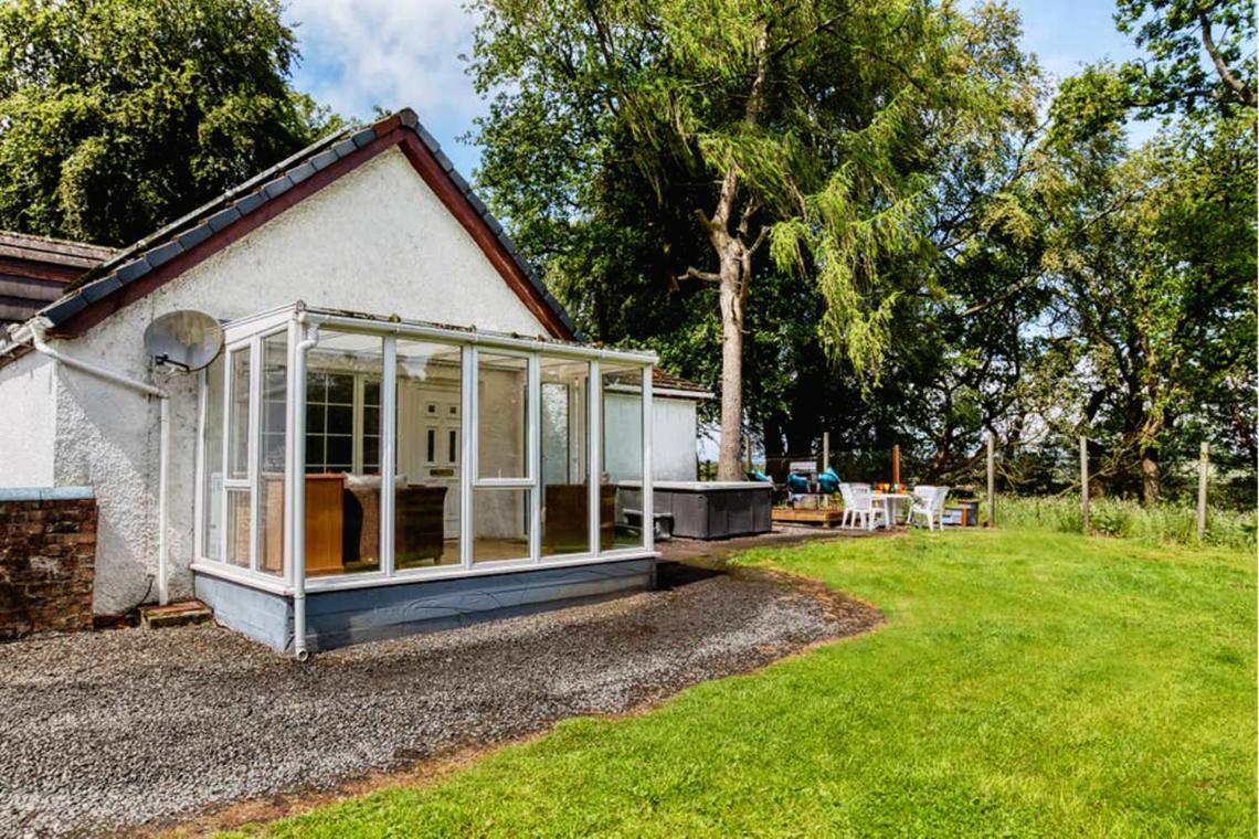 Doocot At Bonnyside House New Hot Tub Aug 2025 — 4-Star Luxury Hotel in Bonnybridge, United Kingdom