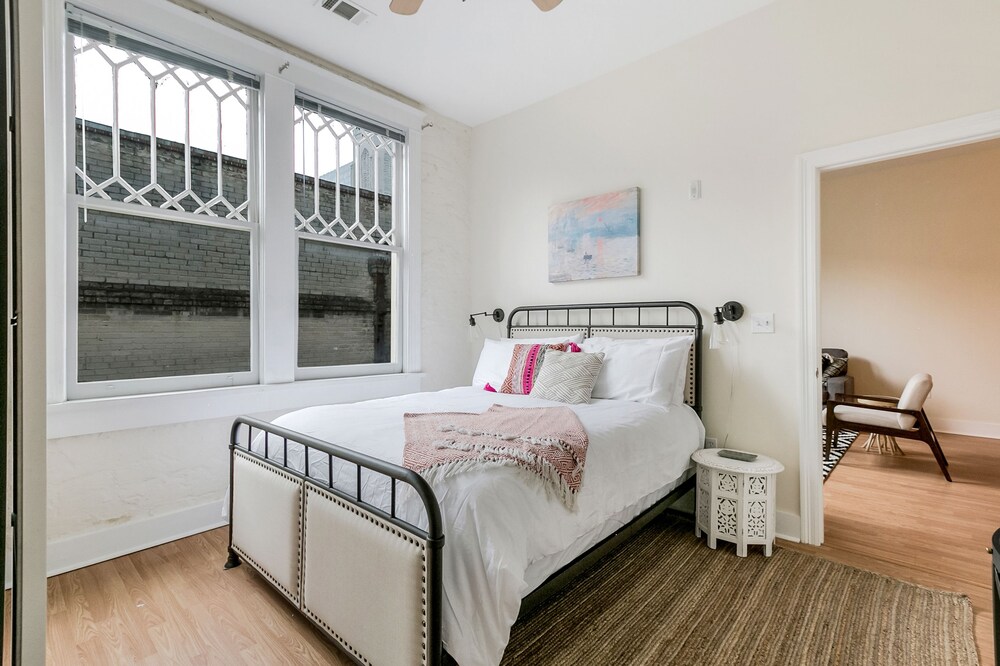Hip 2BR in Arts Warehouse District - photo 13