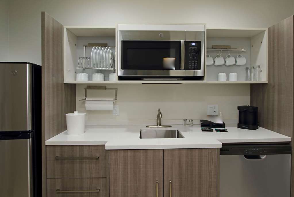 Days Inn & Suites by Wyndham Beaumont West I 10 & Walden - photo 30
