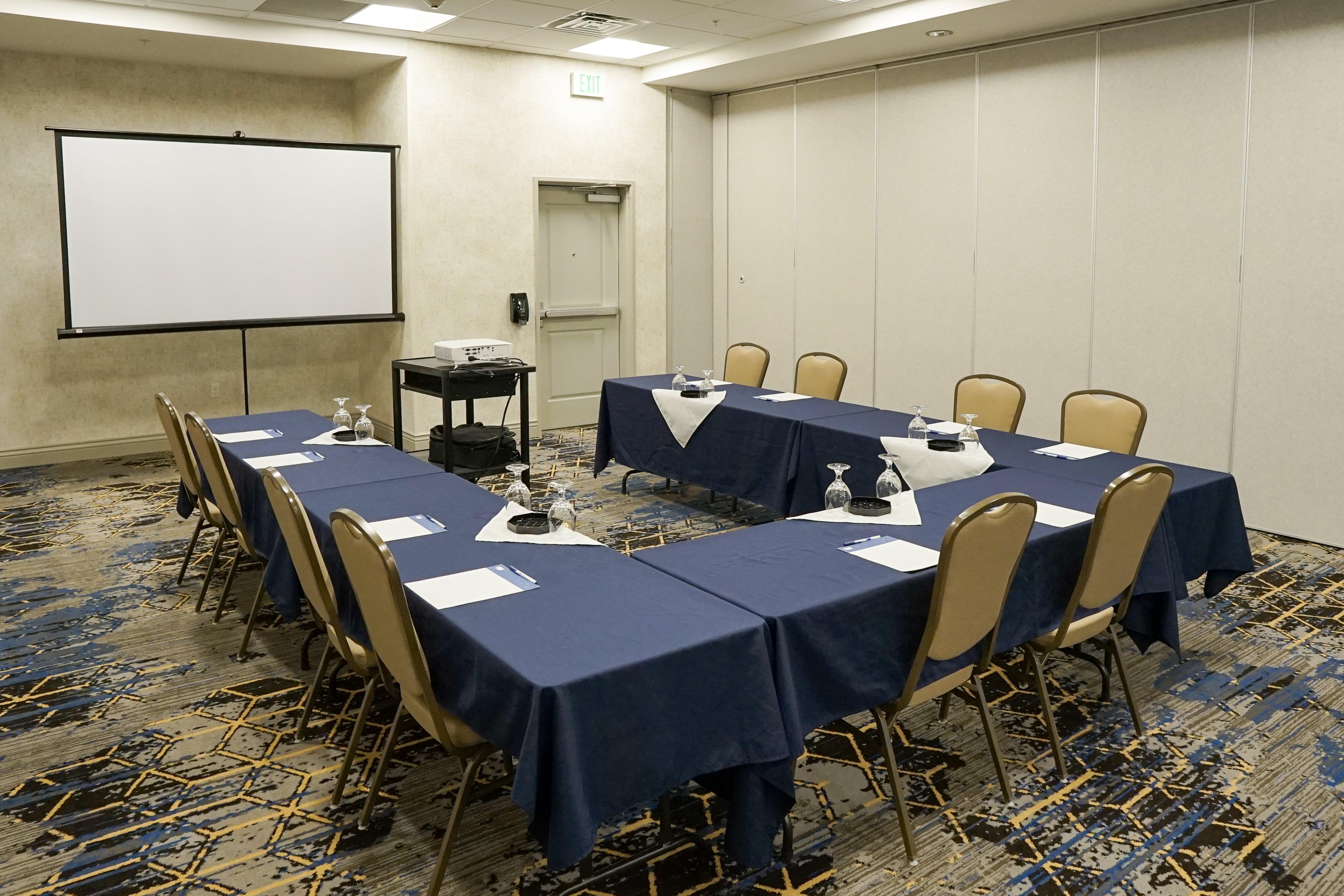 Holiday Inn Express & Suites Denver Aurora Medical Campus - photo 44