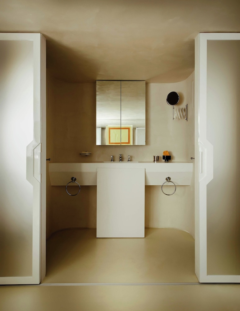Sublim and Design Apartement Place Vendome — 4-Star Luxury Hotel in Paris, France