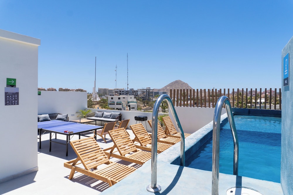 Rooftop pool