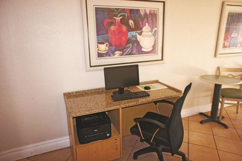 La Quinta Inn by Wyndham Kansas City Lenexa - photo 50