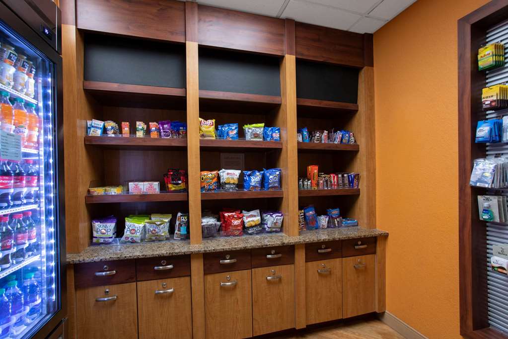 La Quinta Inn & Suites by Wyndham Denver Southwest Lakewood - photo 30