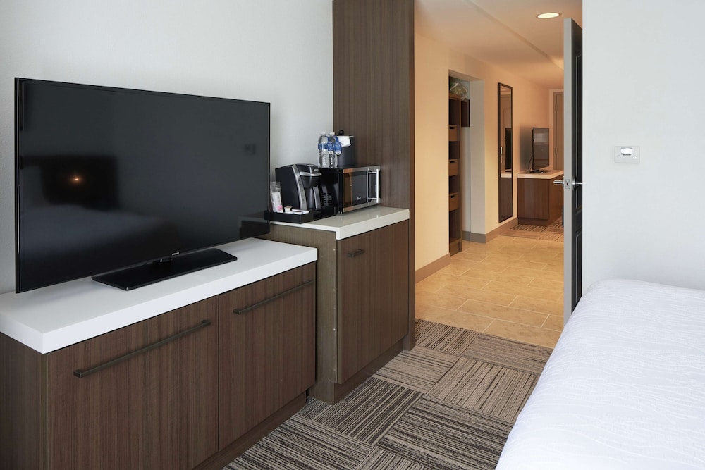 Hilton Garden Inn Evansville - photo 24