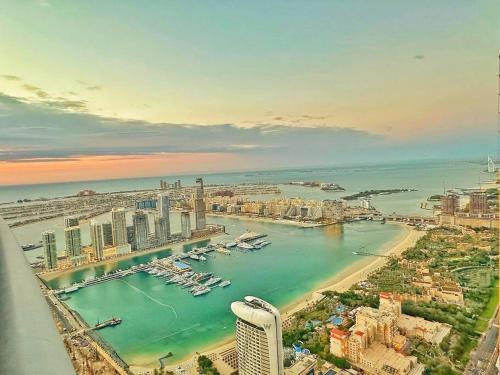 Your Scenic Dream Vacation — 4-Star Luxury Hotel in Dubai, United Arab Emirates
