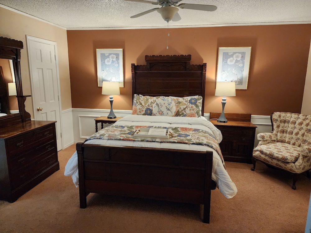 Butterfield Inn Main Street Cottages - photo 18