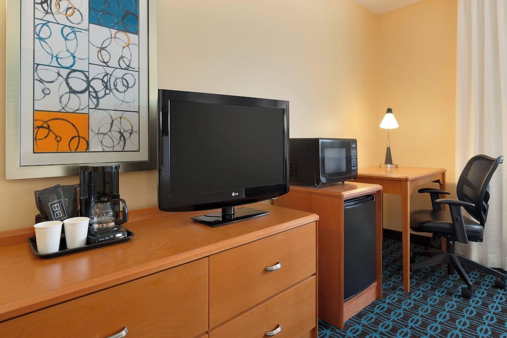 Fairfield Inn & Suites Bismarck North - photo 11