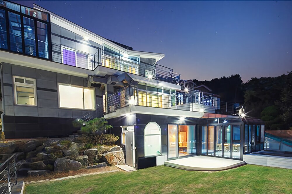Daebudo Hill Penthouse — 4-Star Luxury Hotel in Incheon, South Korea