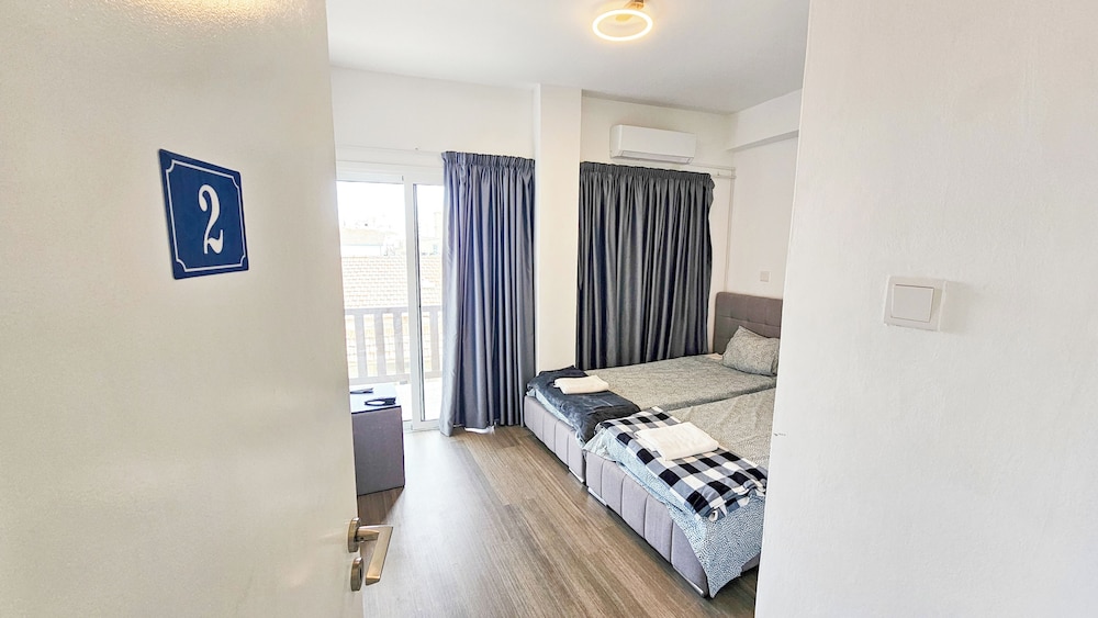 Downtown Rooms 200m from Marina Beach