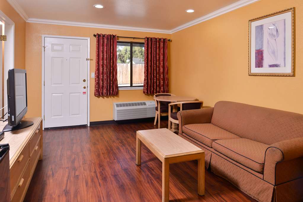 Americas Best Value Inn & Suites Clearlake Wine Country - photo 17
