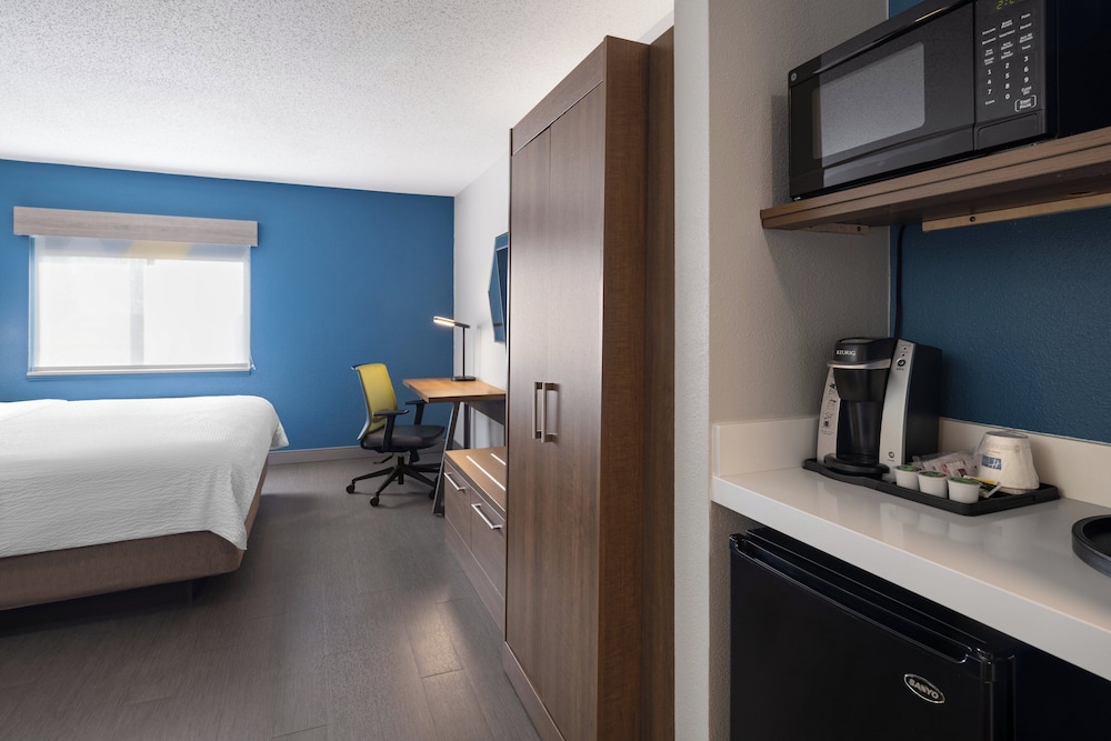 Holiday Inn Express Sheboygan Kohler by IHG - photo 17