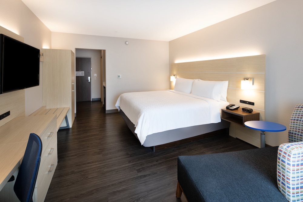 Holiday Inn Express & Suites Ft Myers Beach Sanibel Gateway by IHG - photo 8
