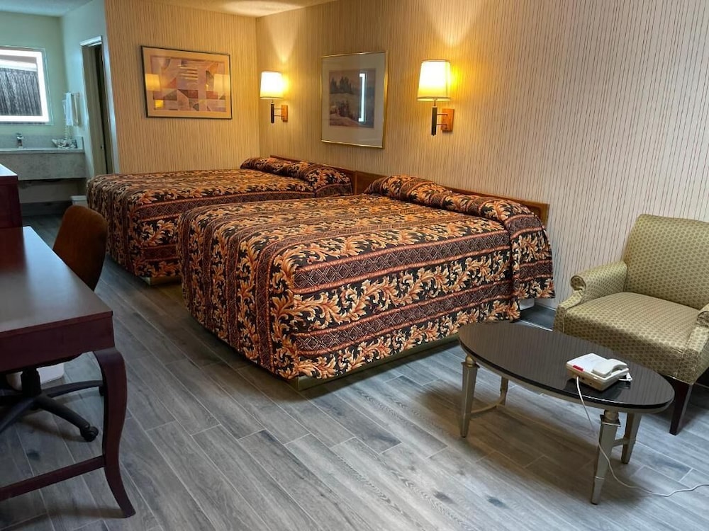 Regency Inn Norco - photo 9