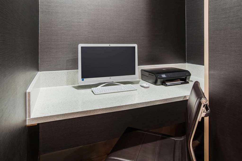 La Quinta Inn & Suites by Wyndham Owasso - photo 32
