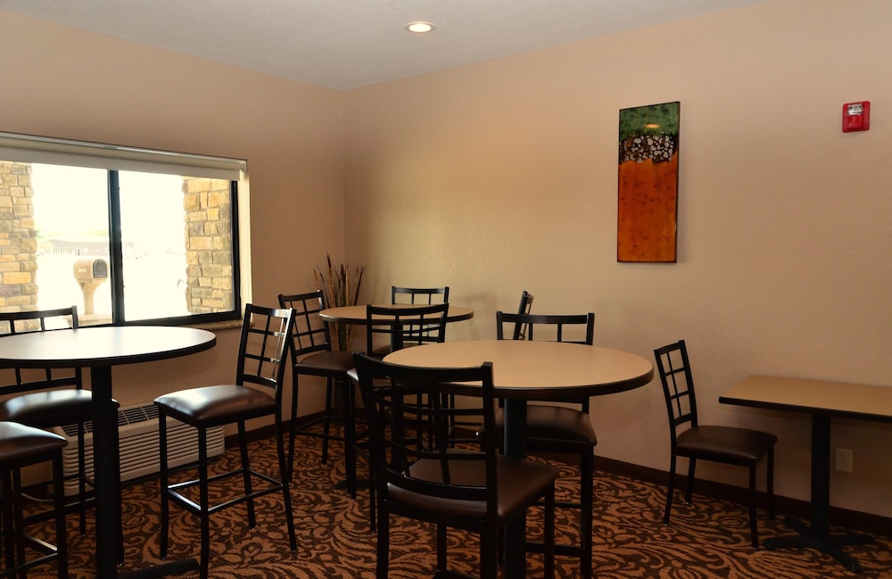 Cobblestone Inn & Suites Clarion - photo 83