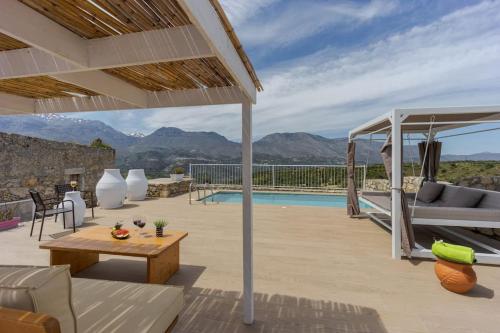 Tranditional Stone House — 4-Star Luxury Hotel in Irakleion, Greece