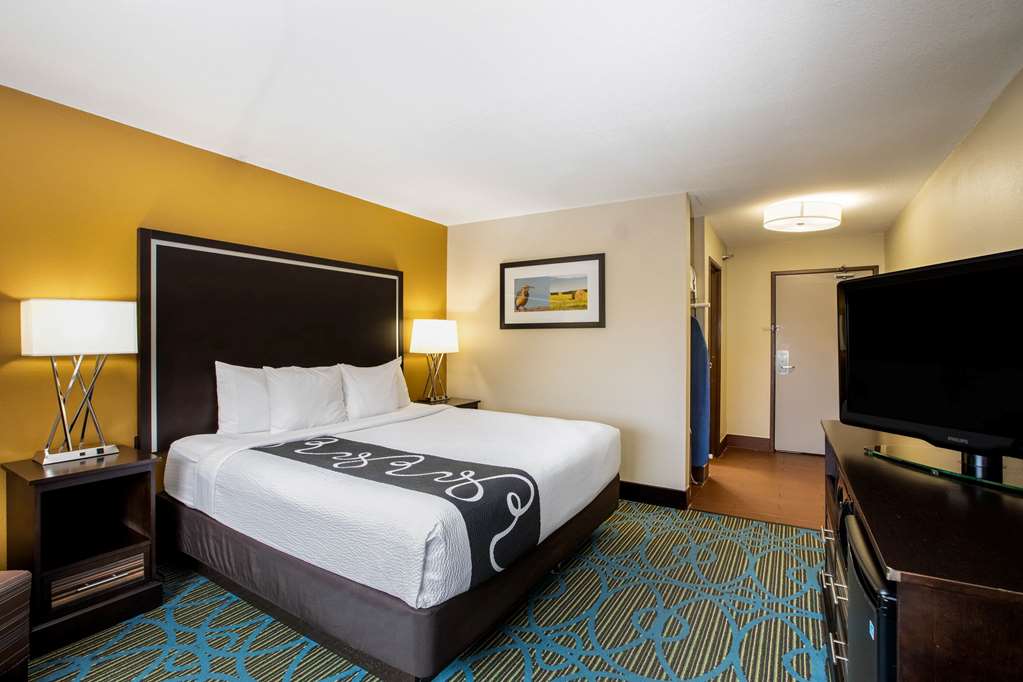 La Quinta Inn & Suites by Wyndham Emporia - photo 24