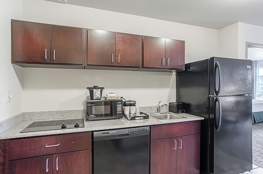 Cobblestone Hotel & Suites Erie - photo 19