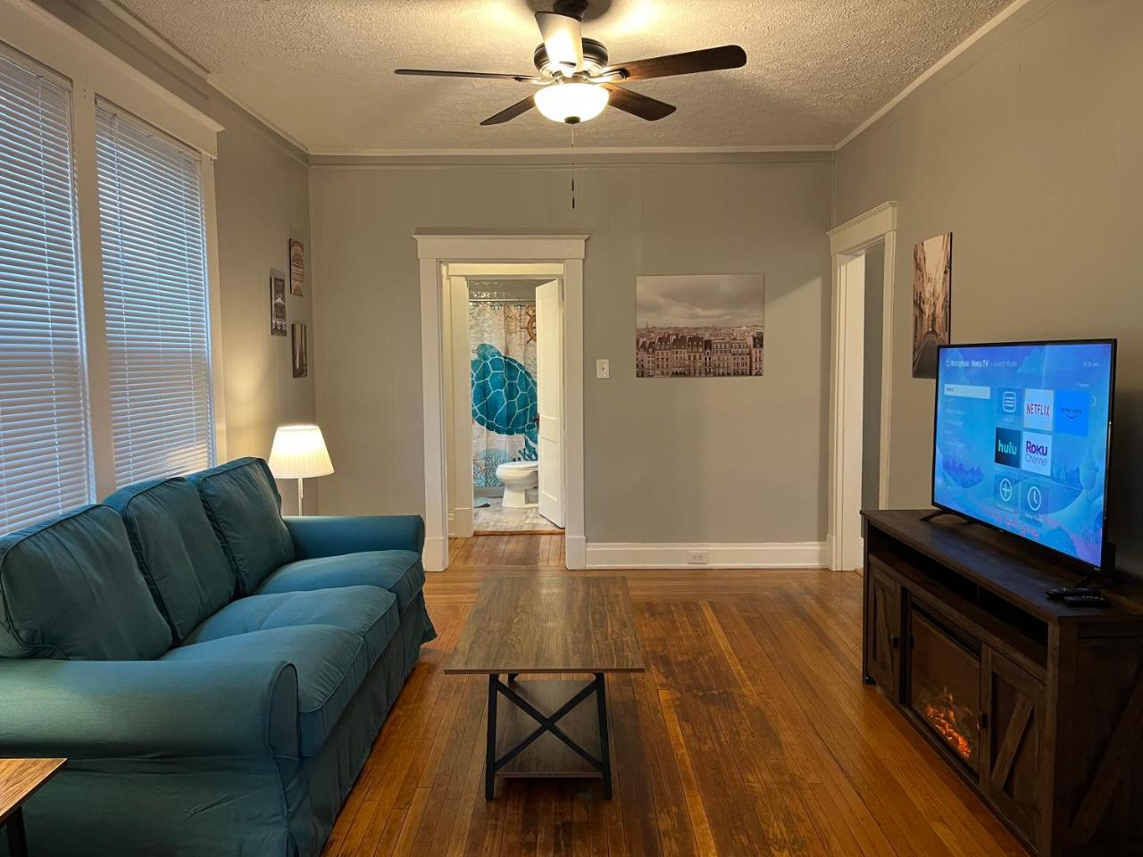 Rolston 1 One Bedroom Unit near Xavier Downtown — 4-Star Luxury Hotel in Bellevue, United States