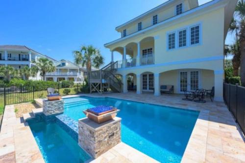 New Beachcombers at Luxurious Cinnamon Cove with Pool — 4-Star Luxury Hotel in Palm Coast, United States