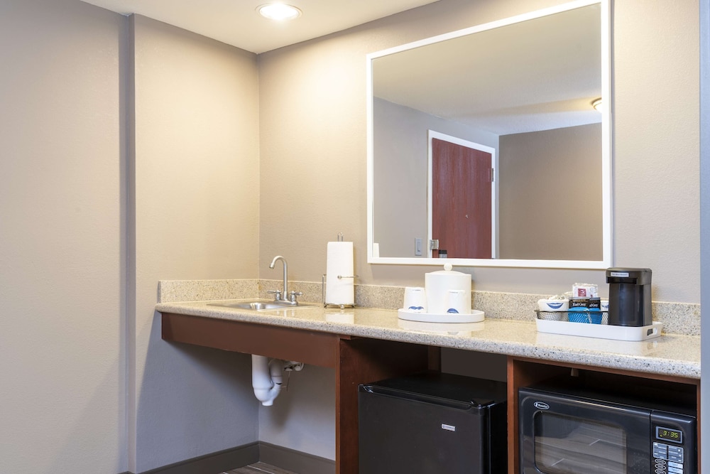 Hampton Inn & Suites Fort Myers Colonial Blvd - photo 24