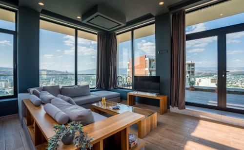Entire House Cityscape Retreat: The View