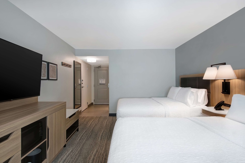 Hampton Inn Anderson Alliance Business Park - photo 22