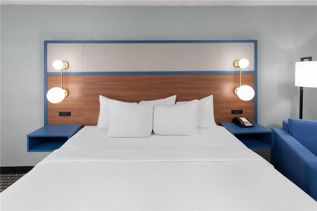 AmericInn by Wyndham Reedsburg - photo 17