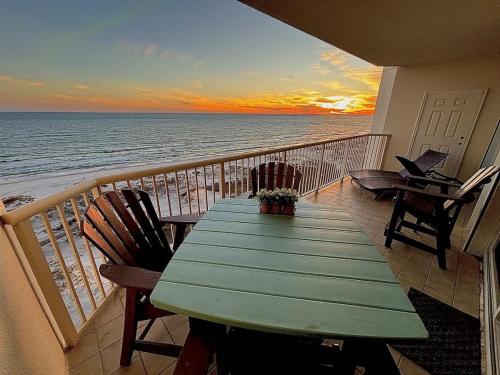Pool & Spa Beachfront Golf King Bed - last minute hotel in Unknown City
