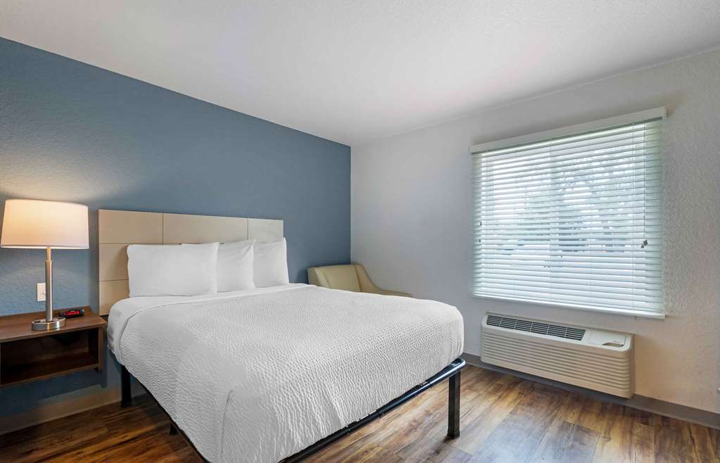Extended Stay America Select Suites Tampa Northeast - photo 11