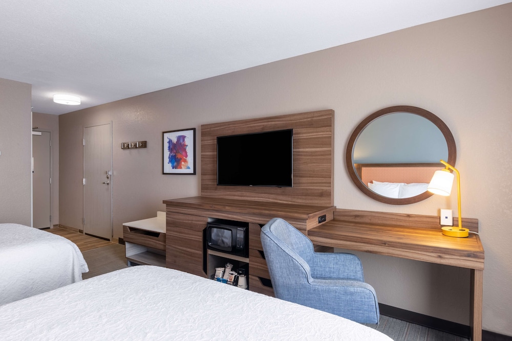 Hampton Inn St. Robert Ft. Leonard Wood - photo 16