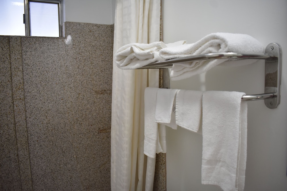 South Hills Motel - photo 32