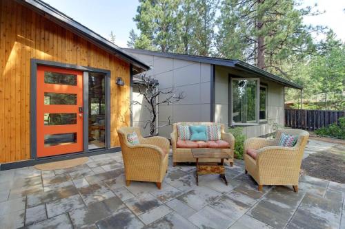 2 Master Suites Fenced Yard Hot Tub — 4-Star Luxury Hotel in Bend, United States